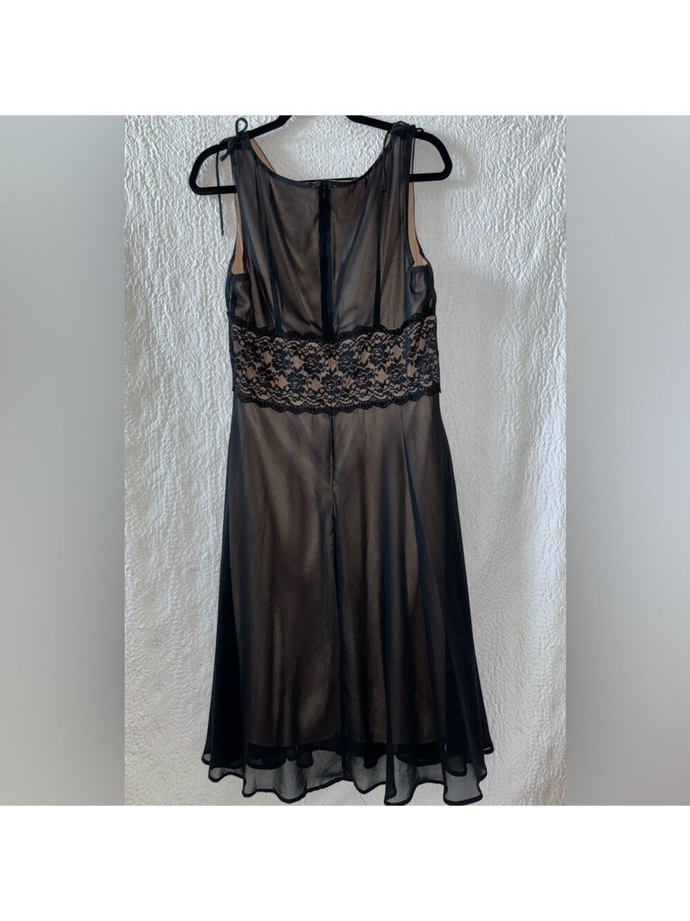 Connected Apparel Sleeveless Sheer Overlay & Lace Waist Detail Midi Dress - Picture 3 of 7